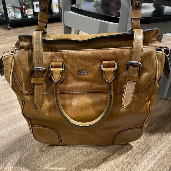 HUGO BOSS CALFSKIN LEATHER MESSENGER LAPTOP TRAVEL BAG - Picture 2 of 5